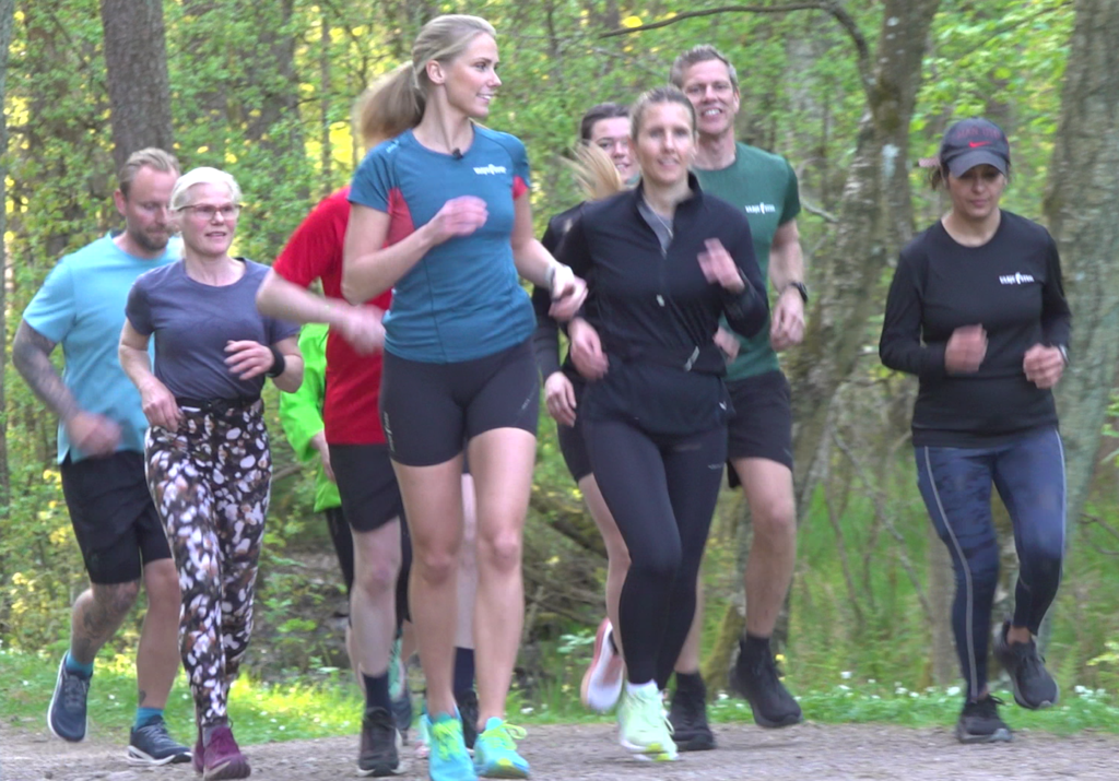 Träning i löpargrupper med Nathalie och deltagare