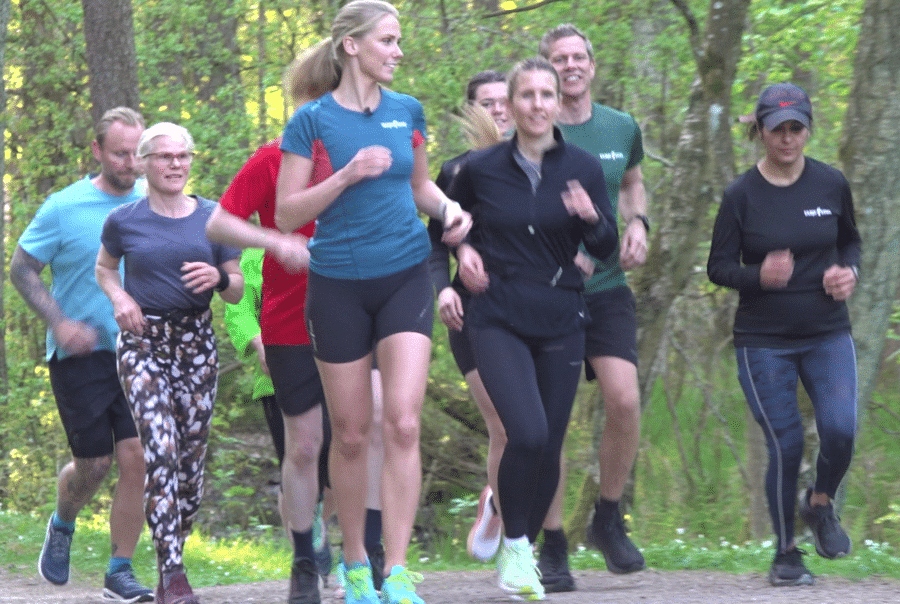 Träning i löpargrupper med Nathalie och deltagare